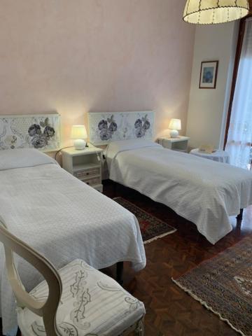 Bed and Breakfast La Casa Dei Pini Malnate Екстер'єр фото