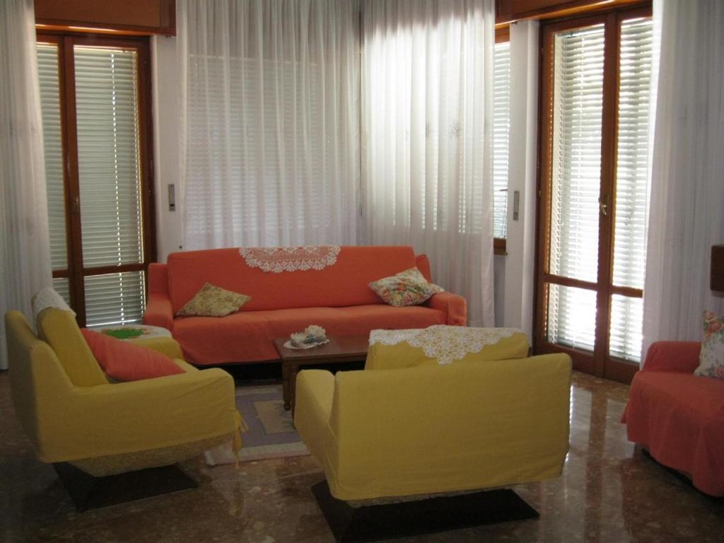 Bed and Breakfast La Casa Dei Pini Malnate Екстер'єр фото