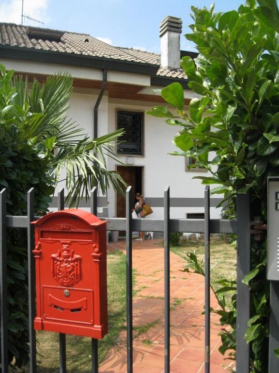 Bed and Breakfast La Casa Dei Pini Malnate Екстер'єр фото