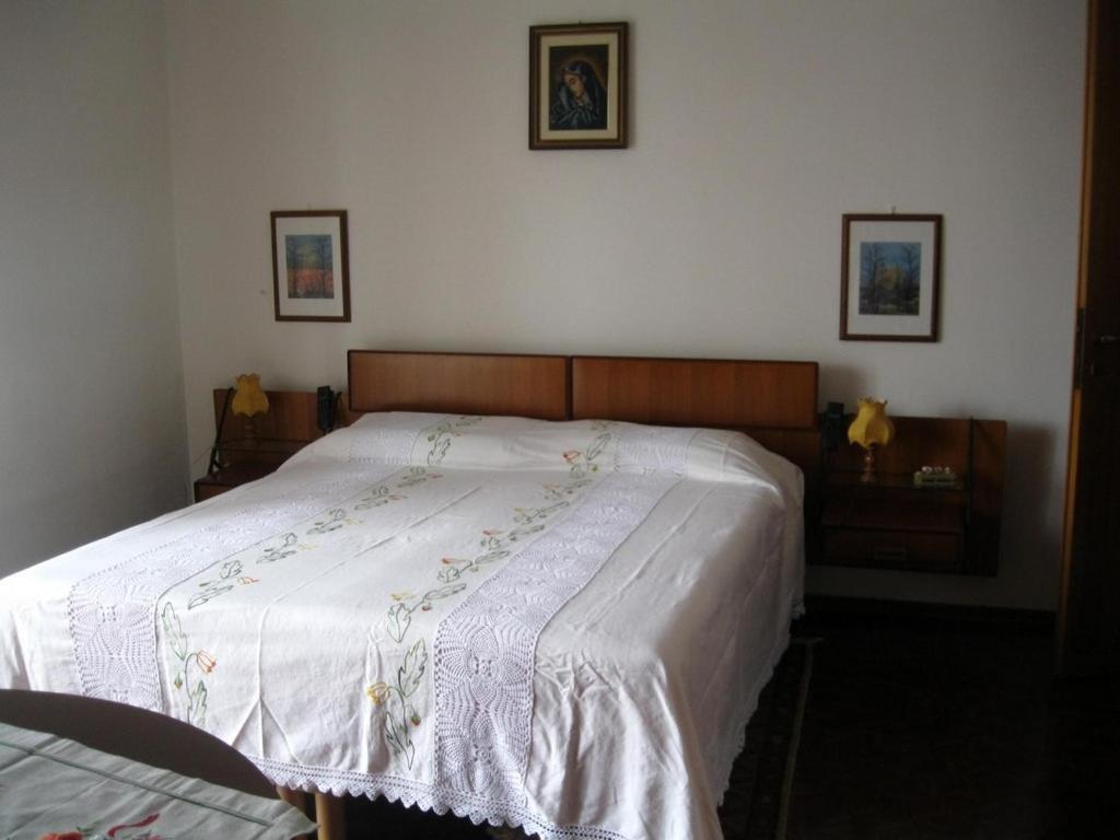 Bed and Breakfast La Casa Dei Pini Malnate Екстер'єр фото